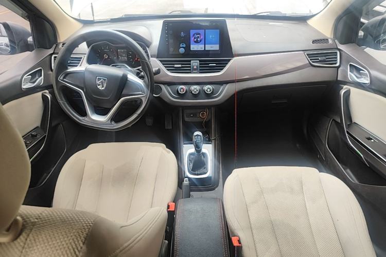 Used Baojun 310W 2017 1.5L Manual Comfort Version China V Center Console