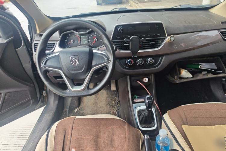 Used Baojun 310W 2017 1.5L Manual Comfort Version China V Center Console