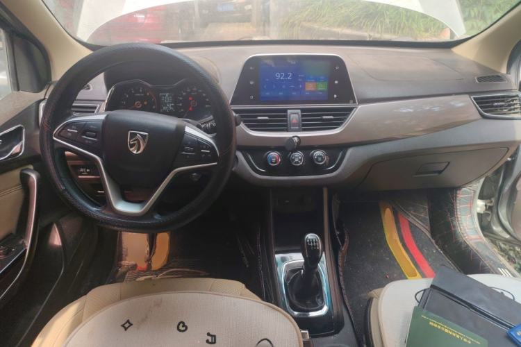 Used Baojun 310W 2017 1.5L Manual Fashion Model China V Center Console