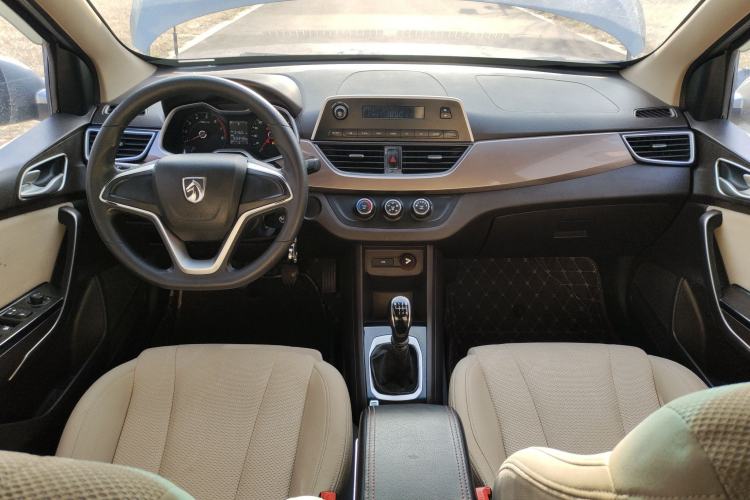 Used Baojun 310W 2017 1.5L Manual Comfort Version China V Center Console