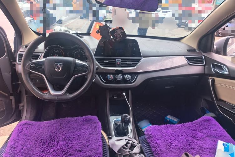 Used Baojun 310W 2017 1.5L Manual Luxury Edition China V Center Console
