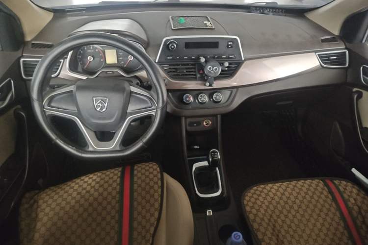 Used Baojun 310W 2017 1.5L Manual Comfort Version China V Center Console