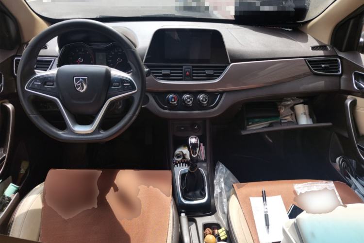 Used Baojun 310W 2017 1.5L Manual Fashion Model China V Center Console