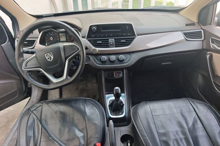 Used Baojun 310W 2017 1.5L Manual Comfort Version China V Center Console