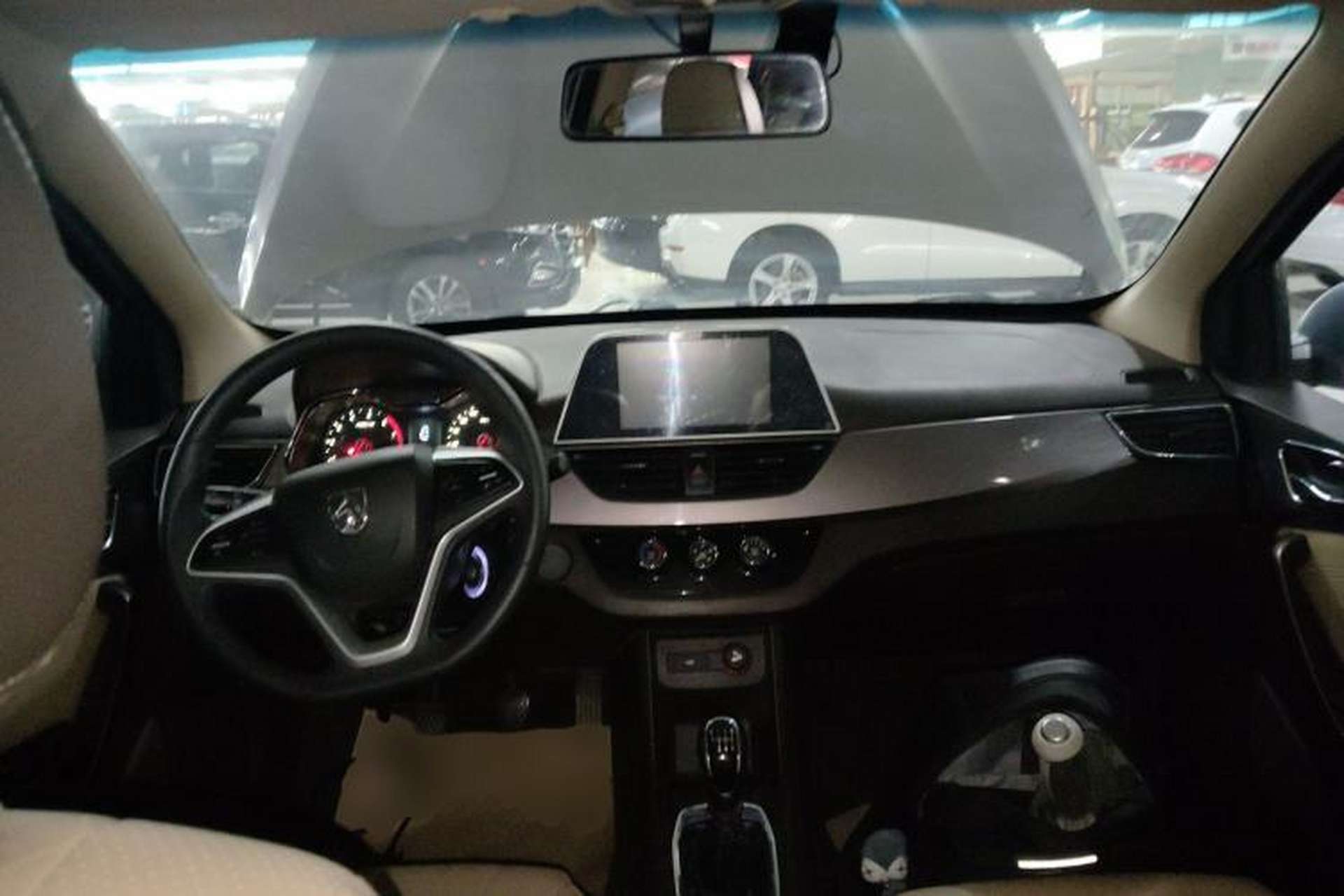 Used Baojun 310W 2017 1.5L Manual Fashion Model China V Center Console