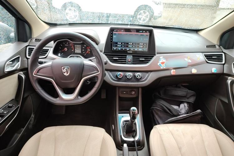 Used Baojun 310W 2017 1.5L Manual Comfort Version China V Center Console