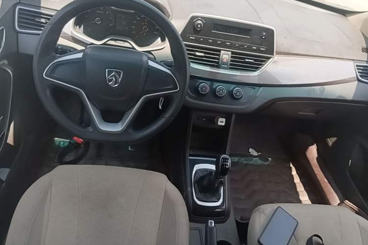 Used Baojun 310W 2017 1.5L Manual Comfort Version China V Center Console