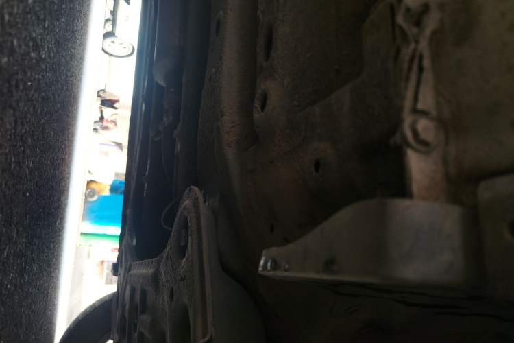 Used Baojun 310W 2017 1.5L Manual Fashion Model China V Chassis Front Right