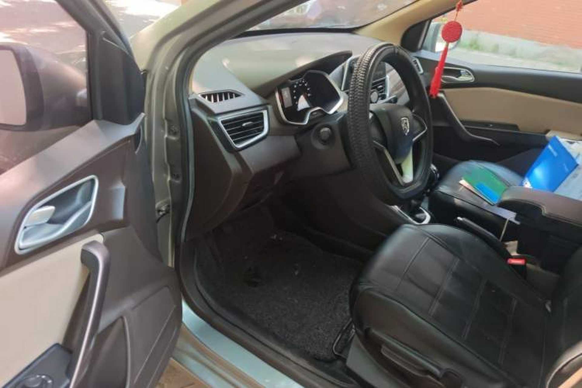 Used Baojun 310W 2017 1.5L Manual Comfort Version China VI Emission Standard Driver Seat