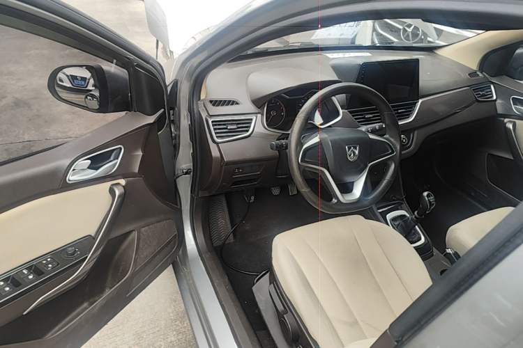 Used Baojun 310W 2017 1.5L Manual Comfort Version China V Driver Seat