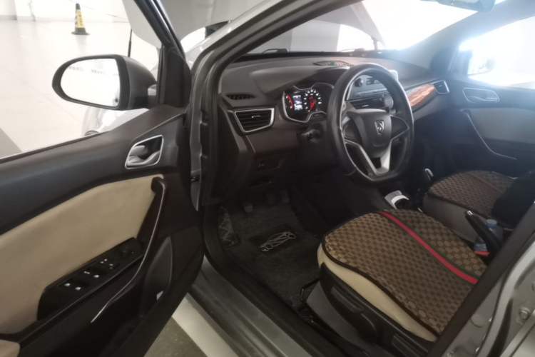 Used Baojun 310W 2017 1.5L Manual Comfort Version China V Driver Seat