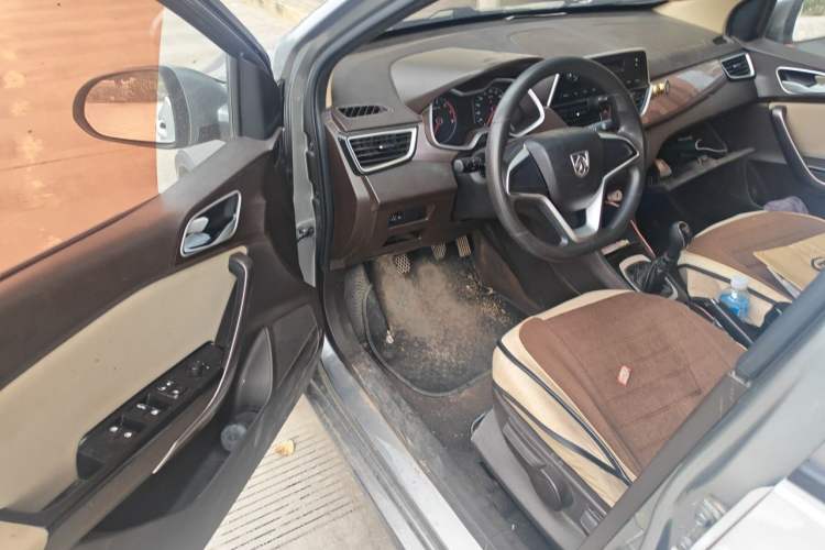 Used Baojun 310W 2017 1.5L Manual Comfort Version China V Driver Seat