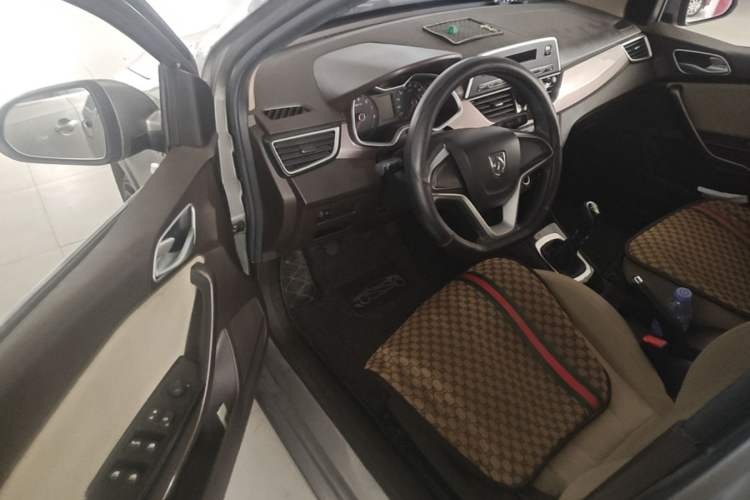 Used Baojun 310W 2017 1.5L Manual Comfort Version China V Driver Seat