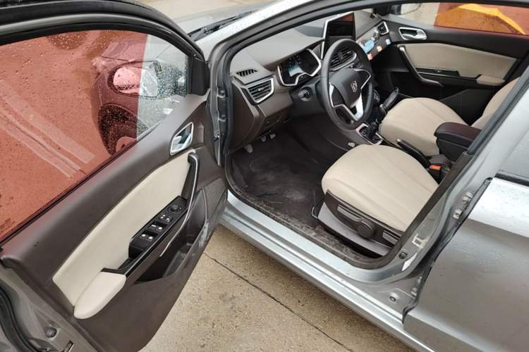 Used Baojun 310W 2017 1.5L Manual Comfort Version China V Driver Seat