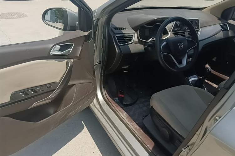 Used Baojun 310W 2017 1.5L Manual Comfort Version China V Driver Seat