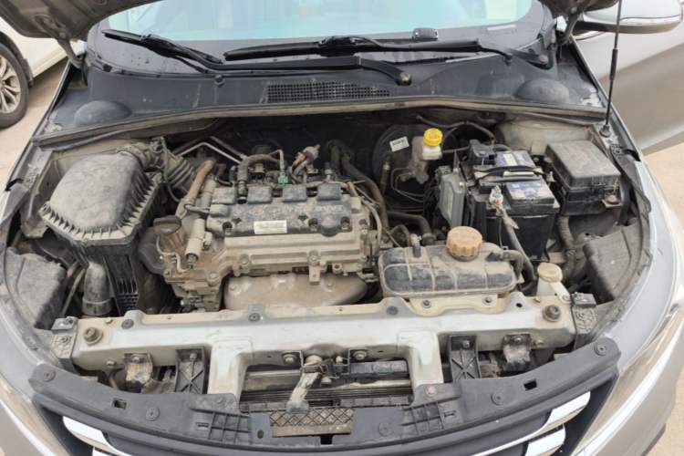 Used Baojun 310W 2017 1.5L Manual Fashion Model China V Engine Bay
