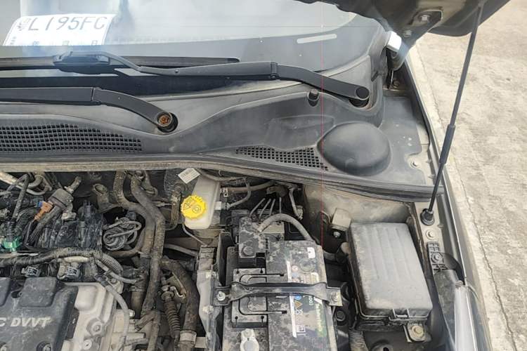 Used Baojun 310W 2017 1.5L Manual Comfort Version China V Engine Bay Left