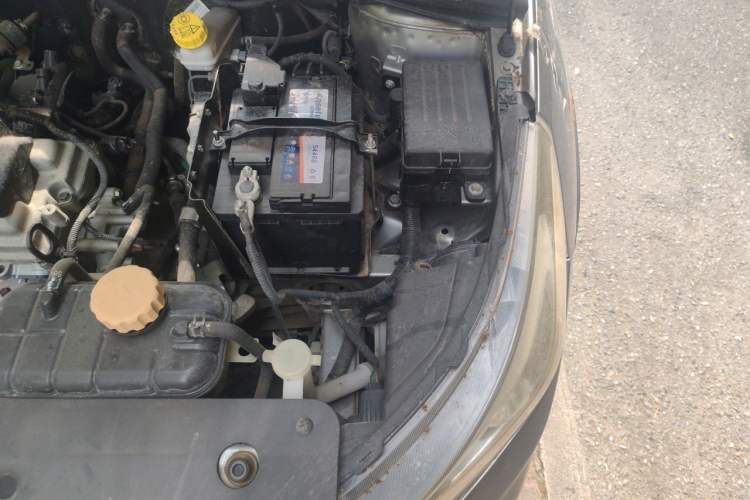 Used Baojun 310W 2017 1.5L Manual Fashion Model China V Engine Bay Left