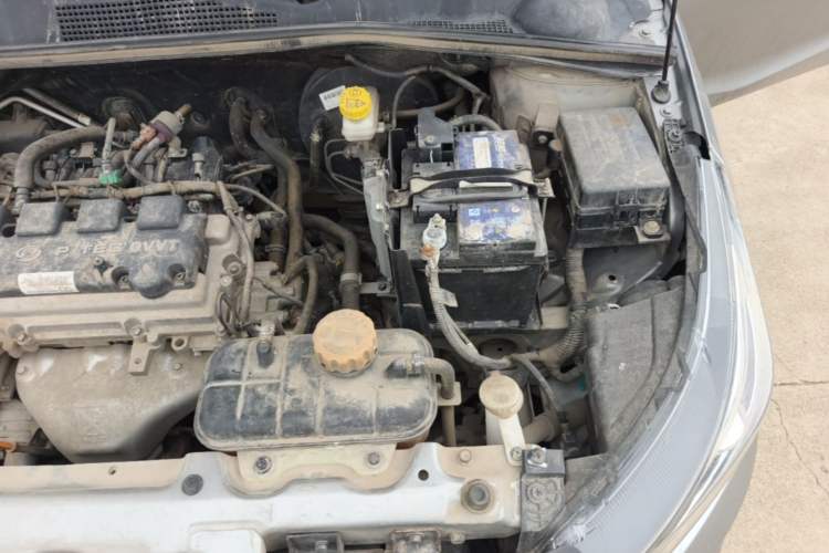 Used Baojun 310W 2017 1.5L Manual Fashion Model China V Engine Bay Left