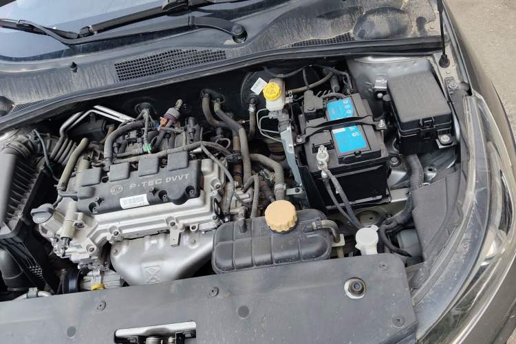Used Baojun 310W 2017 1.5L Manual Fashion Model China V Engine Bay Left