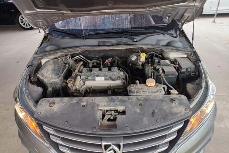 Used Baojun 310W 2017 1.5L Manual Fashion Model China V Engine Bay