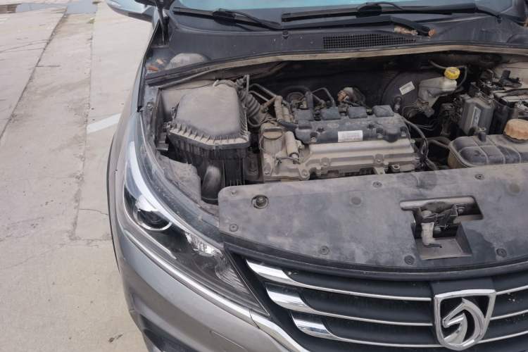 Used Baojun 310W 2017 1.5L Manual Fashion Model China V Engine Bay Right