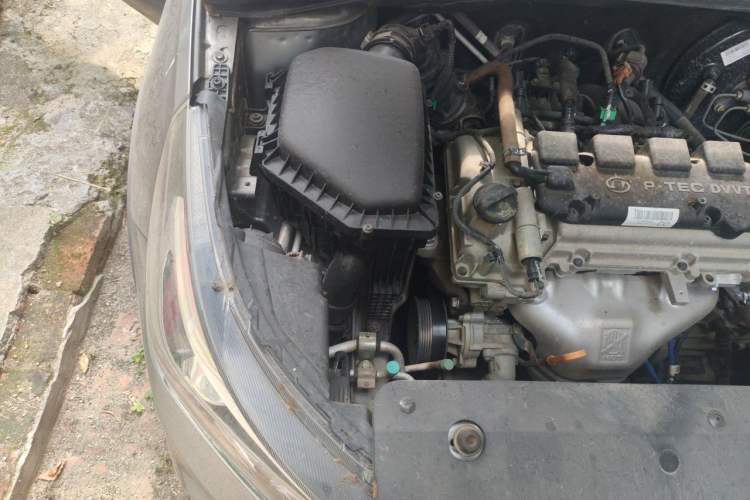 Used Baojun 310W 2017 1.5L Manual Fashion Model China V Engine Bay Right