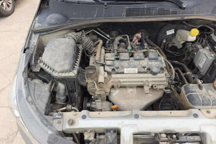 Used Baojun 310W 2017 1.5L Manual Fashion Model China V Engine Bay Right