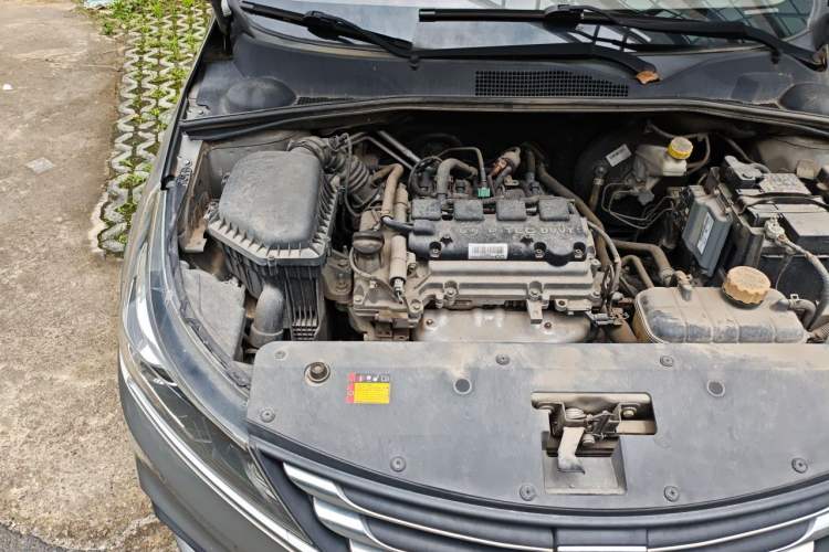 Used Baojun 310W 2017 1.5L Manual Fashion Model China V Engine Bay Right