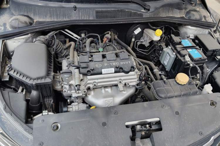 Used Baojun 310W 2017 1.5L Manual Fashion Model China V Engine Bay Right