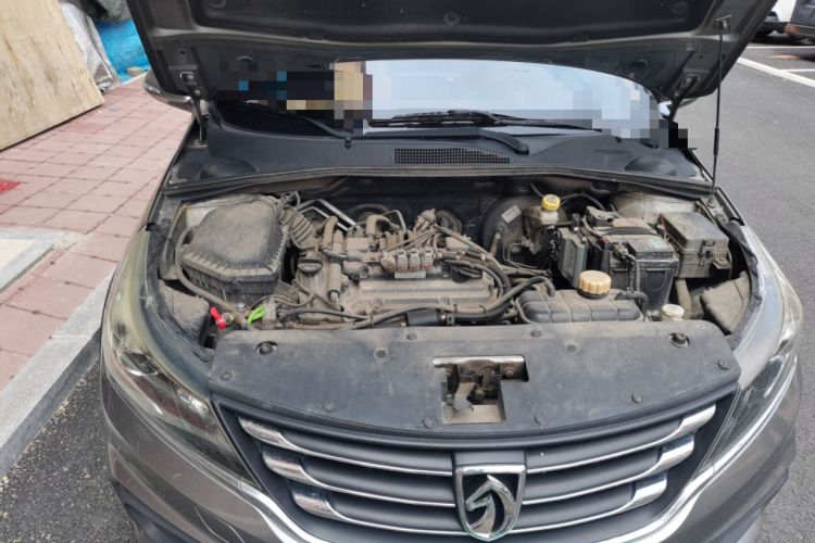 Used Baojun 310W 2017 1.5L Manual Fashion Model China V Engine Bay Right