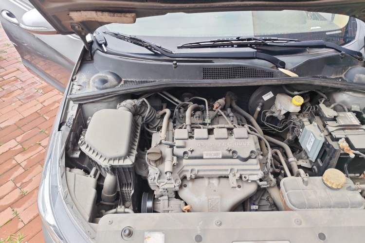 Used Baojun 310W 2017 1.5L Manual Fashion Model China V Engine Bay Right