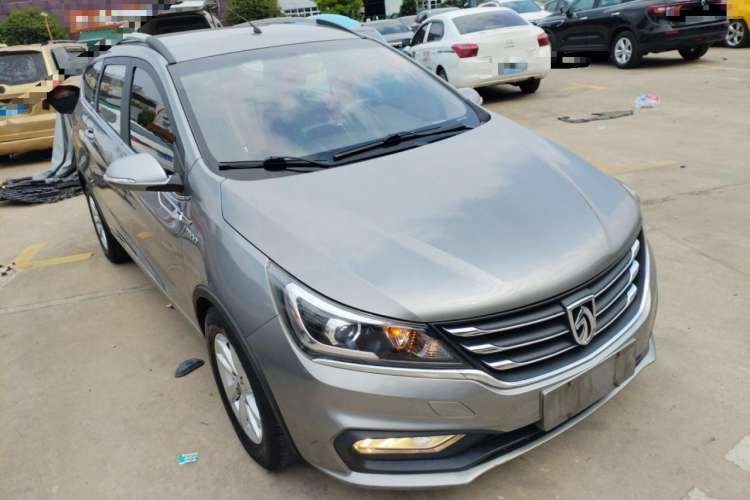 Used Baojun 310W 2017 1.5L Manual Fashion Model China V Exterior 2