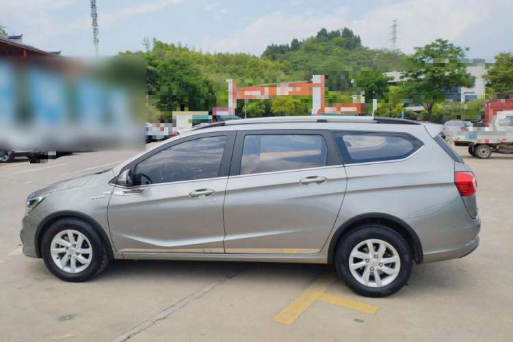 Used Baojun 310W 2017 1.5L Manual Fashion Model China V Exterior 3