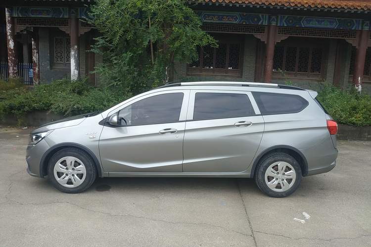 Used Baojun 310W 2017 1.5L Manual Comfort Version China V Exterior 3