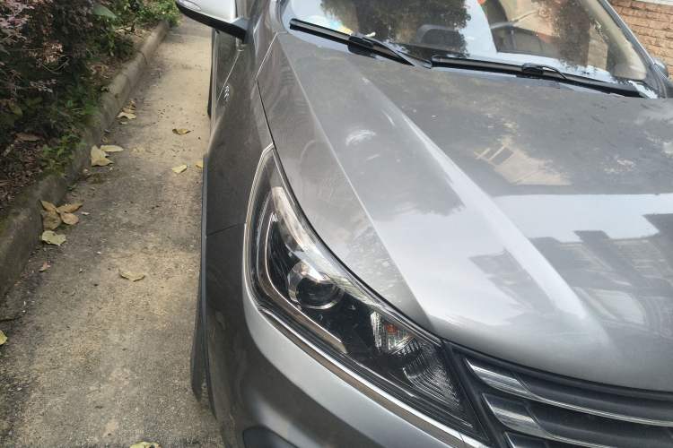 Used Baojun 310W 2017 1.5L Manual Fashion Model China V Exterior 3