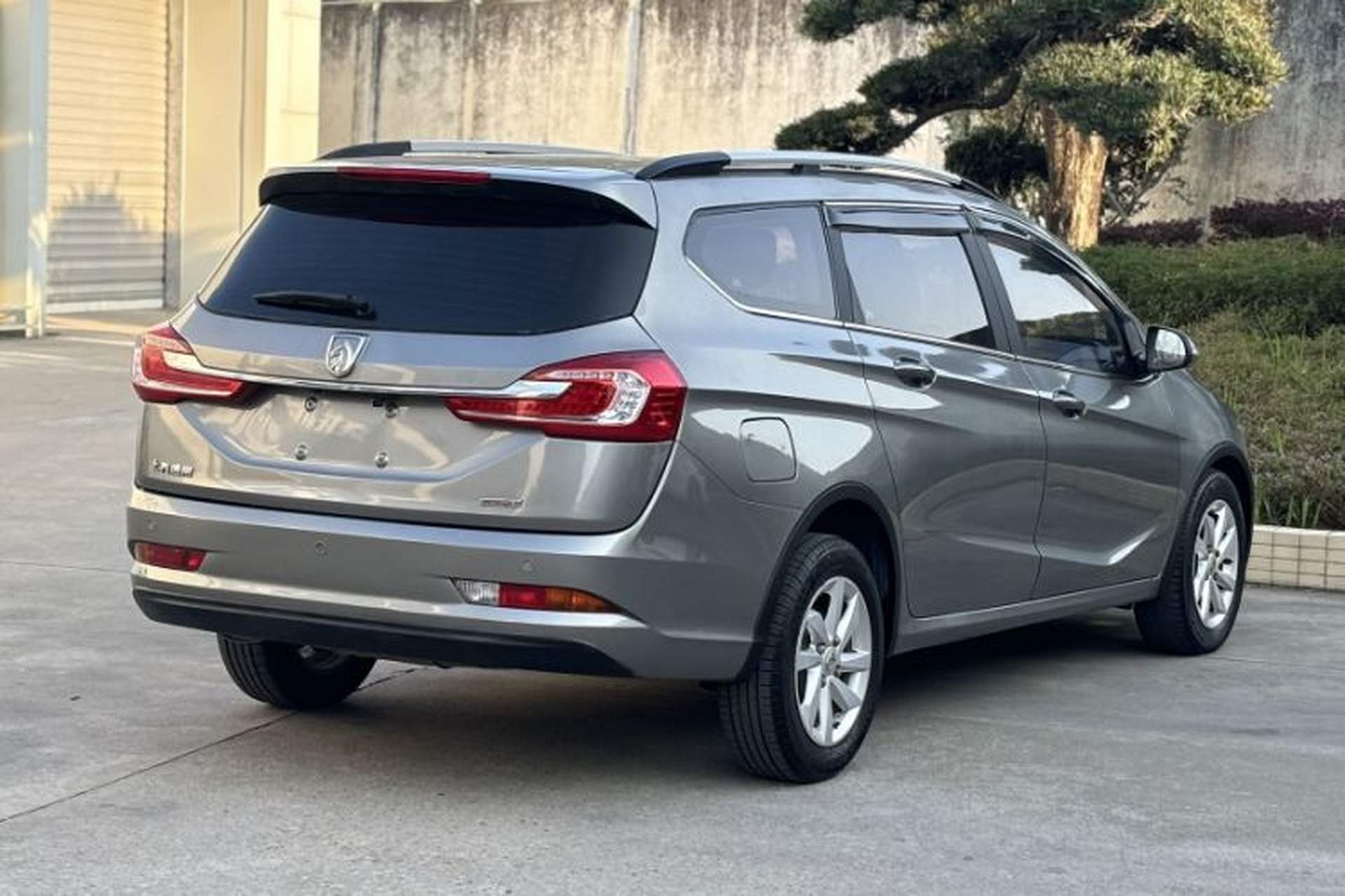 Used Baojun 310W 2017 1.5L Manual Fashion Model China V Exterior 4