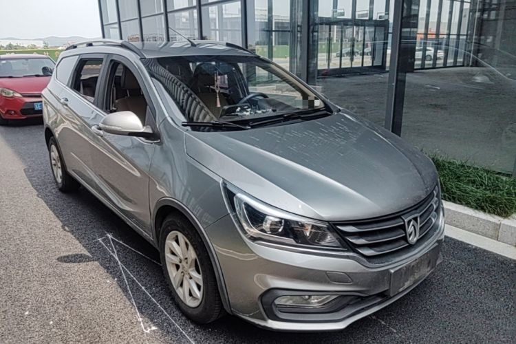 Used Baojun 310W 2017 1.5L Manual Fashion Model China V Front Right 45 Deg