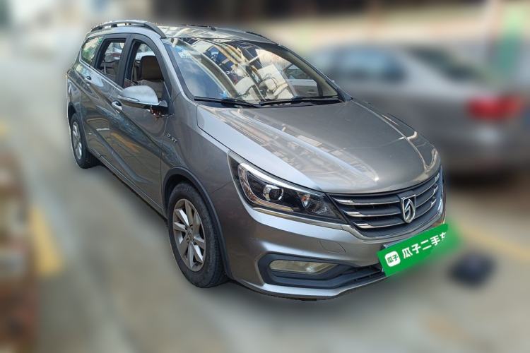 Used Baojun 310W 2017 1.5L Manual Fashion Edition China VI Front Right 45 Deg