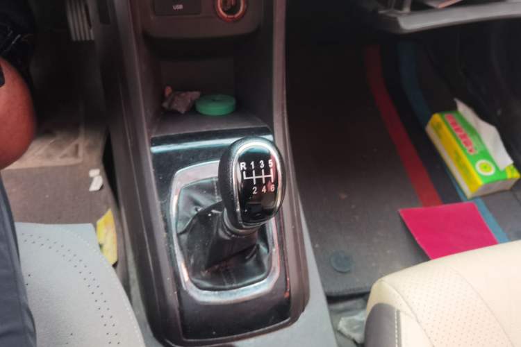 Used Baojun 310W 2017 1.5L Manual Fashion Model China V Gear Lever