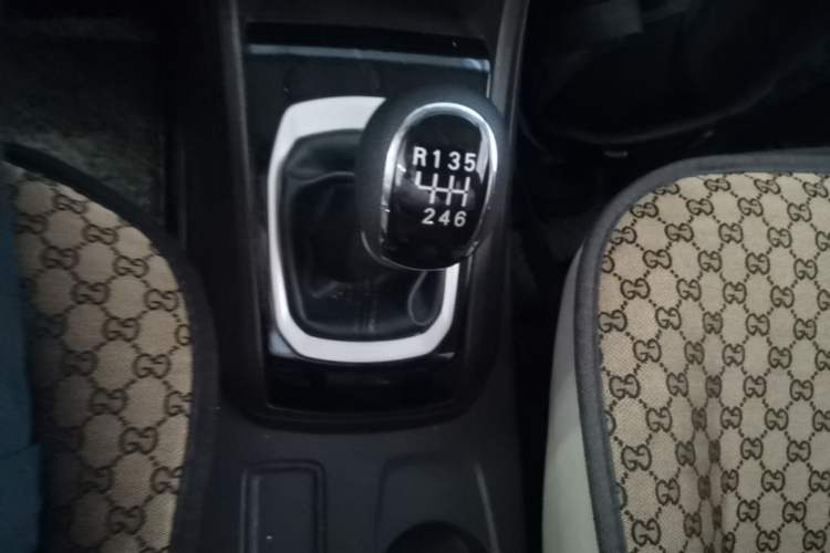 Used Baojun 310W 2017 1.5L Manual Comfort Version China V Gear Lever