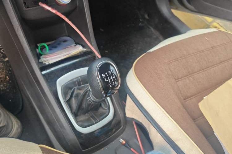 Used Baojun 310W 2017 1.5L Manual Comfort Version China V Gear Lever