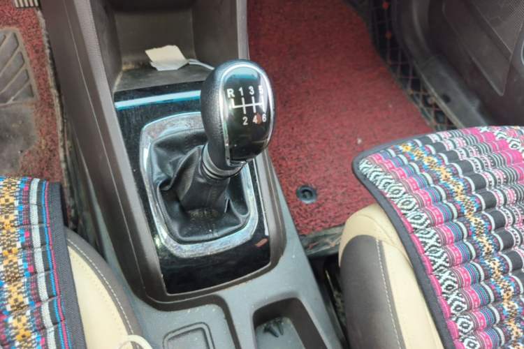 Used Baojun 310W 2017 1.5L Manual Fashion Model China V Gear Lever