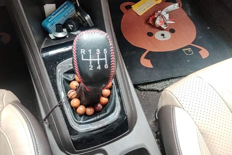Used Baojun 310W 2017 1.5L Manual Fashion Model China V Gear Lever
