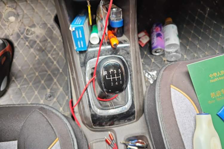 Used Baojun 310W 2017 1.5L Manual Fashion Model China V Gear Lever