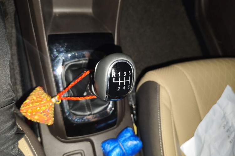 Used Baojun 310W 2017 1.5L Manual Luxury Version China VI Gear Lever