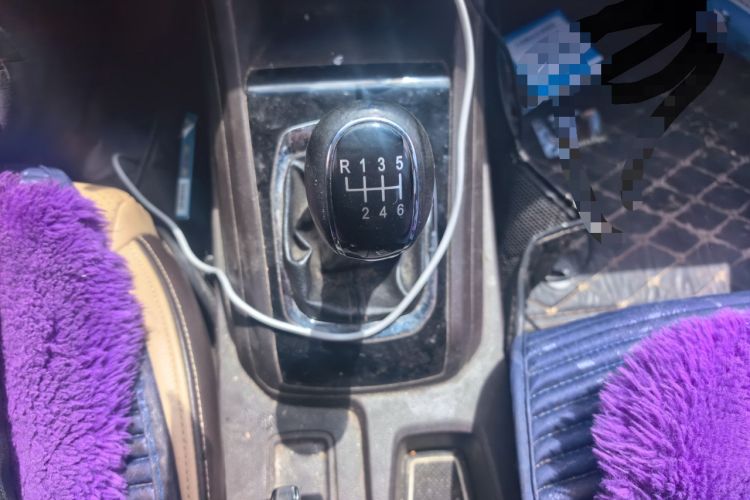 Used Baojun 310W 2017 1.5L Manual Luxury Edition China V Gear Lever