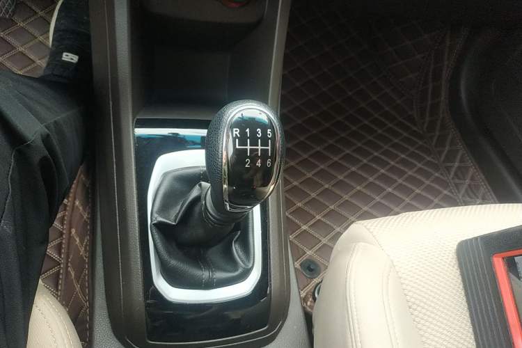 Used Baojun 310W 2017 1.5L Manual Comfort Version China V Gear Lever