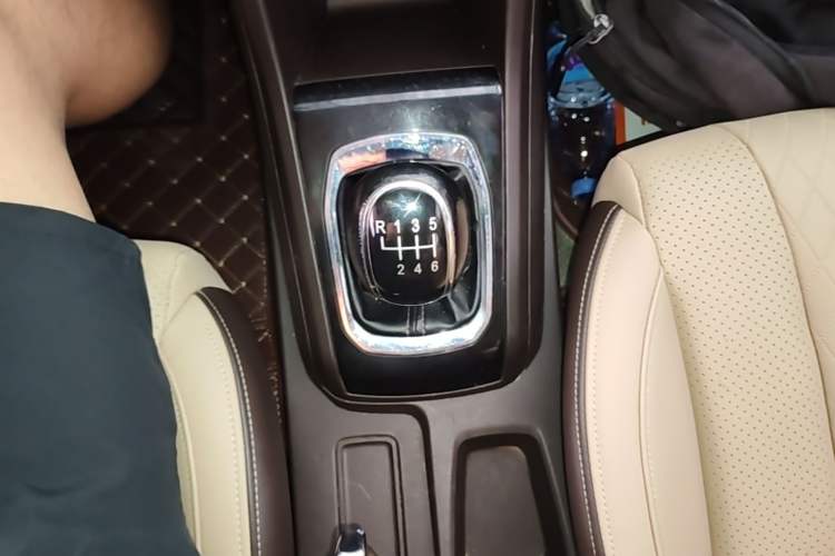 Used Baojun 310W 2017 1.5L Manual Fashion Model China V Gear Lever