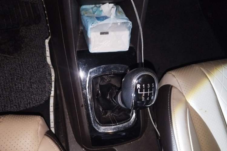 Used Baojun 310W 2017 1.5L Manual Fashion Edition China VI Gear Lever
